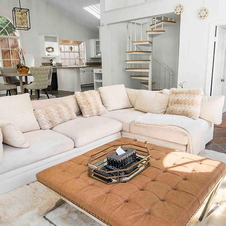 Stunning Mediterranean Mansion In Laurel Canyon ロサンゼルス エクステリア 写真