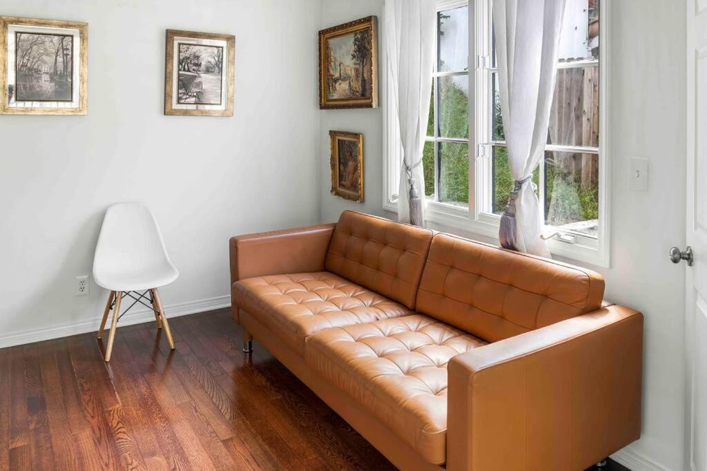 Stunning Mediterranean Mansion In Laurel Canyon ロサンゼルス エクステリア 写真