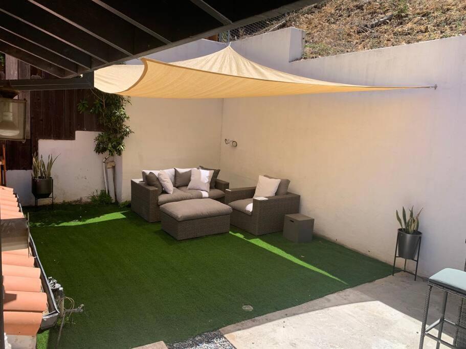 Stunning Mediterranean Mansion In Laurel Canyon ロサンゼルス エクステリア 写真