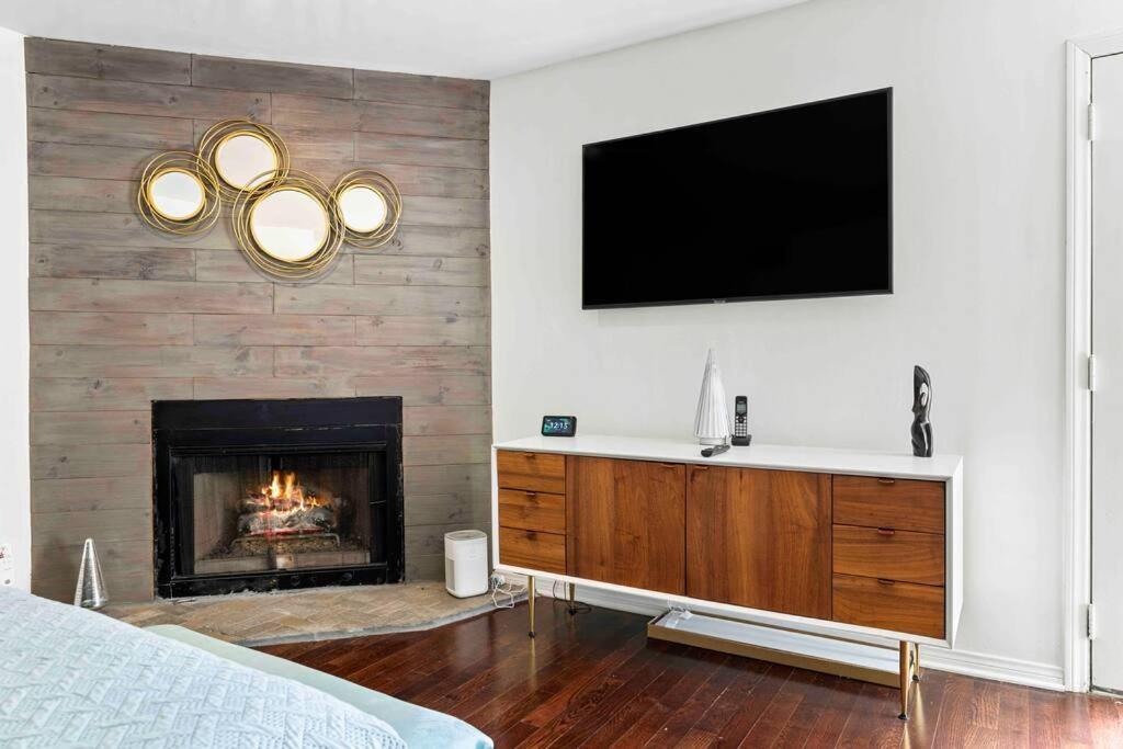 Stunning Mediterranean Mansion In Laurel Canyon ロサンゼルス エクステリア 写真
