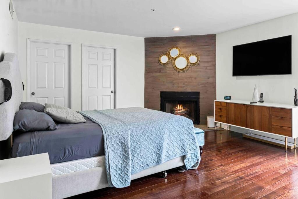 Stunning Mediterranean Mansion In Laurel Canyon ロサンゼルス エクステリア 写真